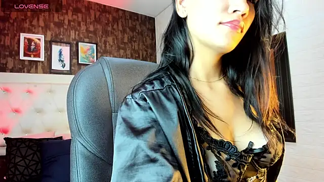 Snapshot of katty__collins chatting on 12.14.25 katty collins online show from 12.14.25