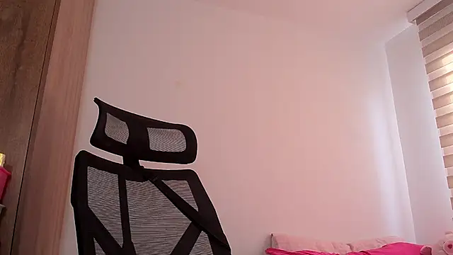 Snapshot of Sweet_navy_ chatting on 12.19.25 Sweet navy online show from 12.19.25