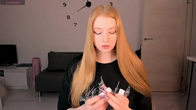  Milana Sparkl75  online show from 05.11.26
