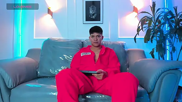 Snapshot of Paul_27_ chatting on 11.28.25 Paul 27 online show from 11.28.25