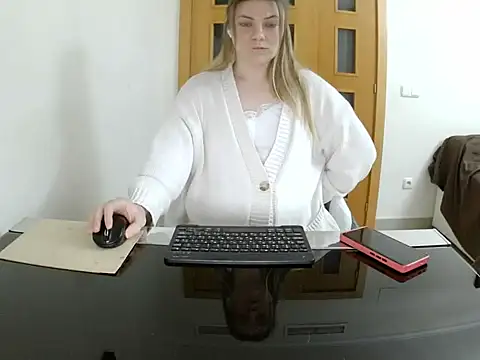 Snapshot of Adelyxveex chatting on 11.27.25 Adelyxveex online show from 11.27.25