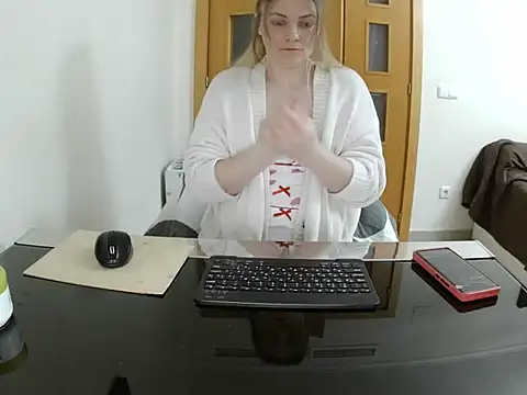 Snapshot of Adelyxveex chatting on 11.30.25 Adelyxveex online show from 11.30.25