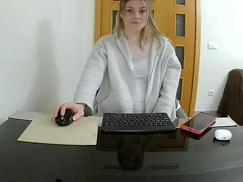 Snapshot of Adelyxveex chatting on 12.01.25 Adelyxveex online show from 12.01.25