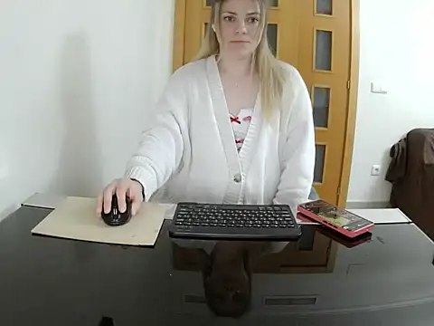 Snapshot of Adelyxveex chatting on 12.03.25 Adelyxveex online show from 12.03.25