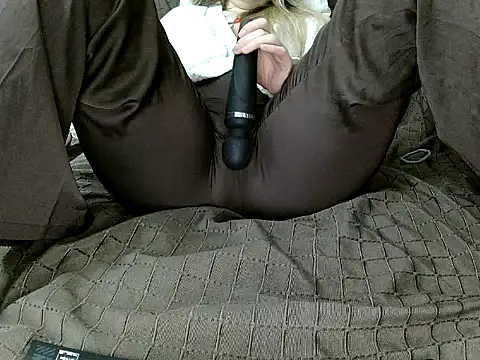 Snapshot of Adelyxveex chatting on 12.04.25 Adelyxveex online show from 12.04.25