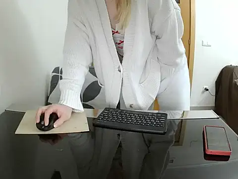 Snapshot of Adelyxveex chatting on 12.05.25 Adelyxveex online show from 12.05.25