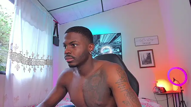 Snapshot of Ethantravis22 chatting on 12.05.25 Ethantravis22 online show from 12.05.25