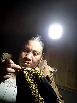 Snapshot of hey-bana chatting on 12.05.25 hey-bana online show from 12.05.25