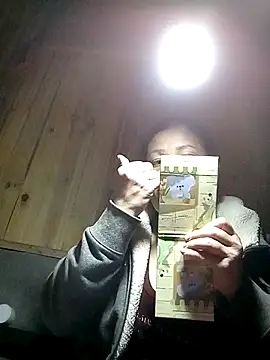 Snapshot of hey-bana chatting on 12.14.25 hey-bana online show from 12.14.25