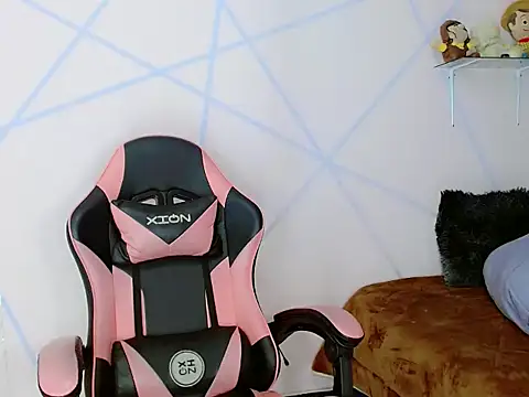 Snapshot of Natasha__Hot_ chatting on 12.04.25 Natasha Hot online show from 12.04.25