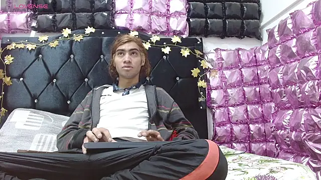 Snapshot of andresdark_07 chatting on 11.30.25 andresdark 07 online show from 11.30.25