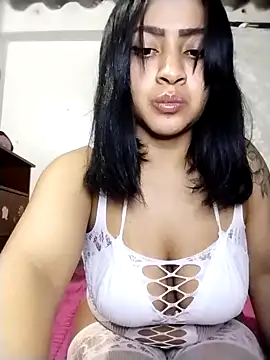 Snapshot of NiinaHans chatting on 11.30.25 NiinaHans online show from 11.30.25