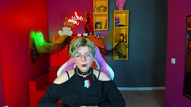 Snapshot of Spider_Arti chatting on 11.26.25 Spider Arti online show from 11.26.25