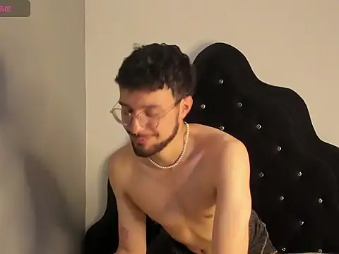 Snapshot of JonnyGreey chatting on 12.04.25 JonnyGreey online show from 12.04.25