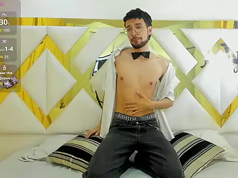 Snapshot of JonnyGreey chatting on 12.05.25 JonnyGreey online show from 12.05.25