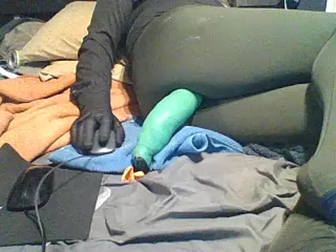 Snapshot of xxxenzo1 chatting on 12.09.24 xxxenzo1 online show from 12.09.24