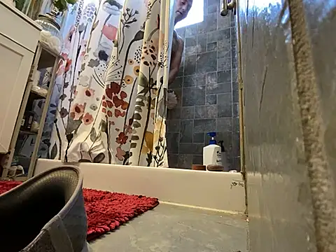 Snapshot of xxxenzo1 chatting on 12.28.24 xxxenzo1 online show from 12.28.24