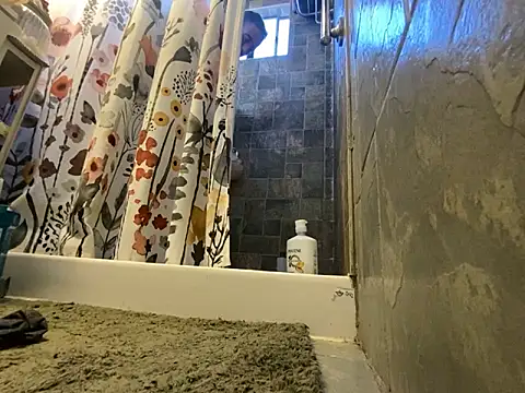 Snapshot of xxxenzo1 chatting on 01.25.25 xxxenzo1 online show from 01.25.25