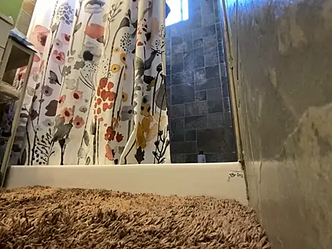 Snapshot of xxxenzo1 chatting on 02.18.25 xxxenzo1 online show from 02.18.25