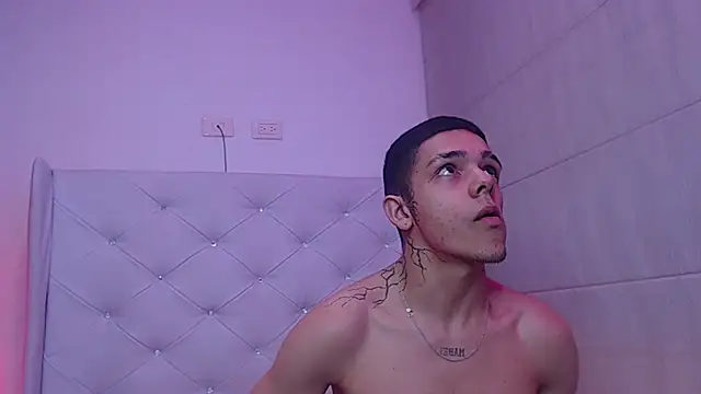 Snapshot of Noah_and_kim69 chatting on 12.01.25 Noah and kim69 online show from 12.01.25