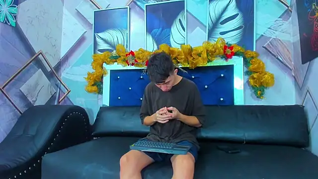 Snapshot of Lester_james2 chatting on 12.02.25 Lester james2 online show from 12.02.25