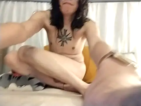 Snapshot of particula_de_yo chatting on 12.05.25 particula de yo online show from 12.05.25