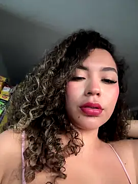 Snapshot of VictoriaaRose chatting on 11.30.25 VictoriaaRose online show from 11.30.25