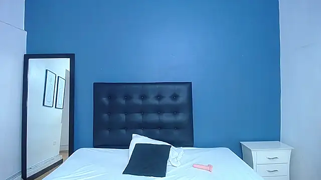 Snapshot of naughty_bigass_18 chatting on 11.25.25 naughty bigass 18 online show from 11.25.25