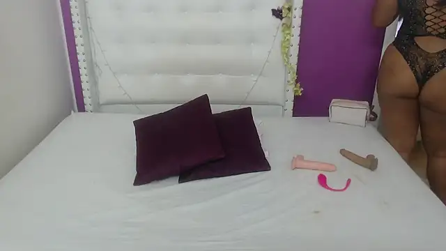 Snapshot of naughty_bigass_18 chatting on 12.16.25 naughty bigass 18 online show from 12.16.25