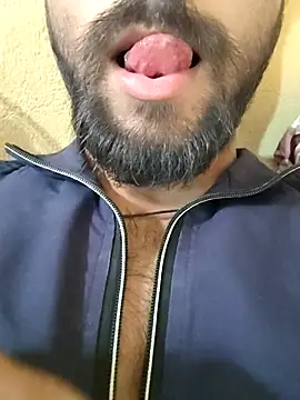 Snapshot of bigdick2299 chatting on 12.21.25 bigdick2299 online show from 12.21.25