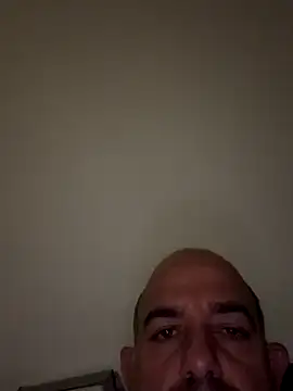 Snapshot of Laufla chatting on 11.25.25 Laufla online show from 11.25.25