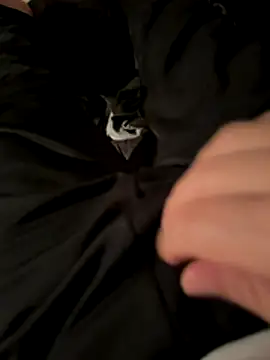 Snapshot of Laufla chatting on 12.03.25 Laufla online show from 12.03.25