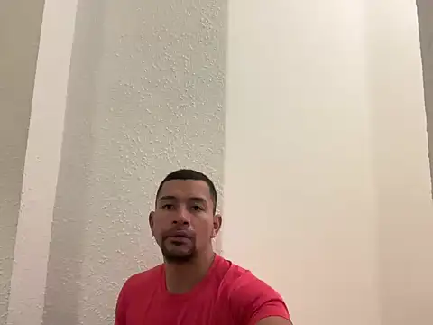 Snapshot of esleider12 chatting on 12.15.25 esleider12 online show from 12.15.25