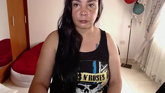 Snapshot of vivian-milf chatting on 11.25.25 vivian-milf online show from 11.25.25