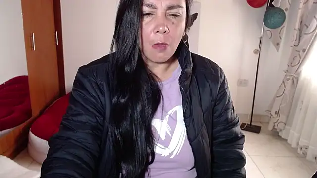 Snapshot of vivian-milf chatting on 11.26.25 vivian-milf online show from 11.26.25