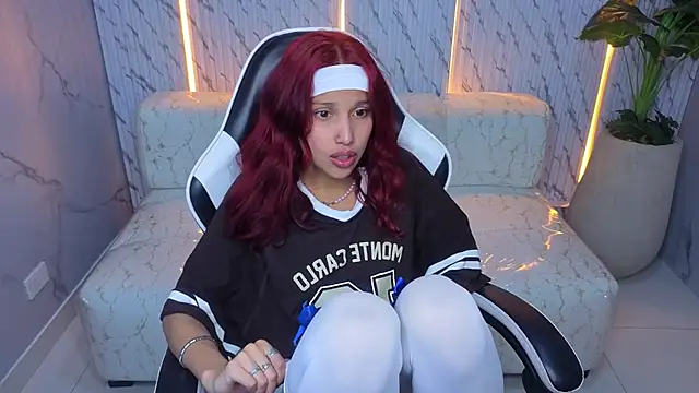 Snapshot of Saphire_Tx chatting on 12.14.25 Saphire Tx online show from 12.14.25