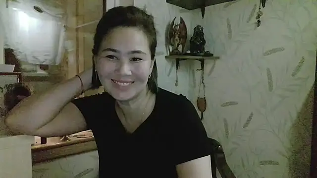 Snapshot of Nettie_Allie chatting on 12.01.25 Nettie Allie online show from 12.01.25