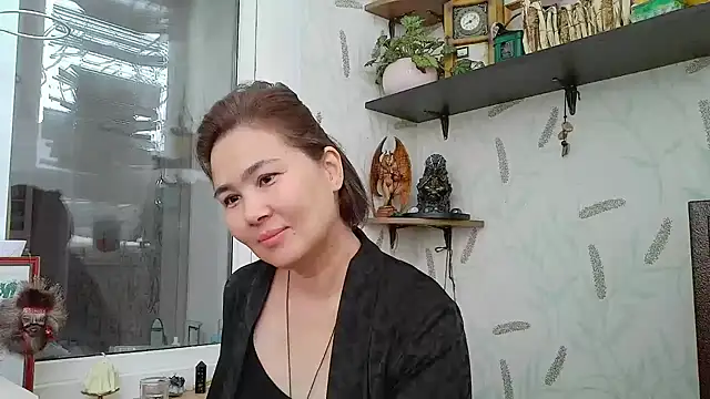 Snapshot of Nettie_Allie chatting on 12.03.25 Nettie Allie online show from 12.03.25