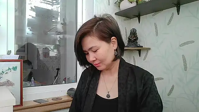 Snapshot of Nettie_Allie chatting on 12.16.25 Nettie Allie online show from 12.16.25