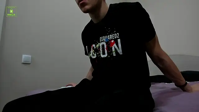 Johny Travolta online show from 12.04.25