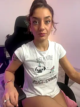 Snapshot of Sandy_Bell chatting on 11.26.25 Sandy Bell online show from 11.26.25