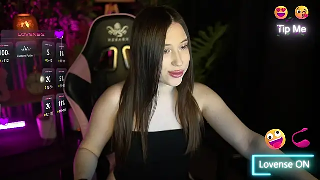 Snapshot of SoffiRay chatting on 12.04.25 SoffiRay online show from 12.04.25