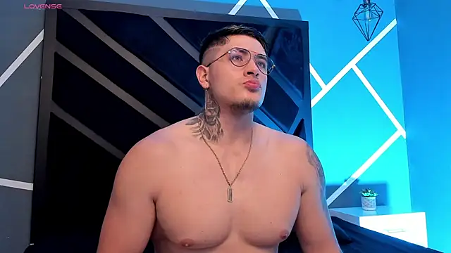 Snapshot of ArturFrostt chatting on 12.16.25 ArturFrostt online show from 12.16.25