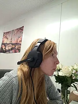 Snapshot of JenyJansy chatting on 12.18.25 JenyJansy online show from 12.18.25