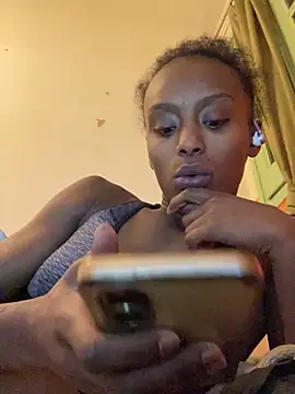 Snapshot of ___Hannah___ chatting on 12.01.25 Hannah online show from 12.01.25