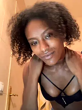 Snapshot of ___Hannah___ chatting on 12.03.25 Hannah online show from 12.03.25