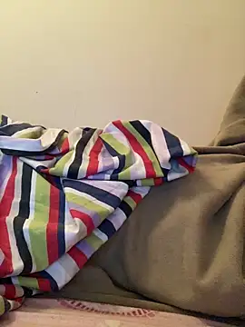 Snapshot of ___Hannah___ chatting on 12.15.25 Hannah online show from 12.15.25