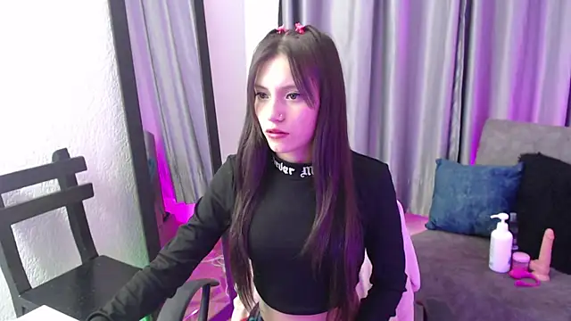 Snapshot of TiinaJonus_ chatting on 04.18.26 TiinaJonus online show from 04.18.26