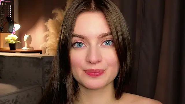 Snapshot of Sara_Kinsly chatting on 12.03.25 Sara Kinsly online show from 12.03.25