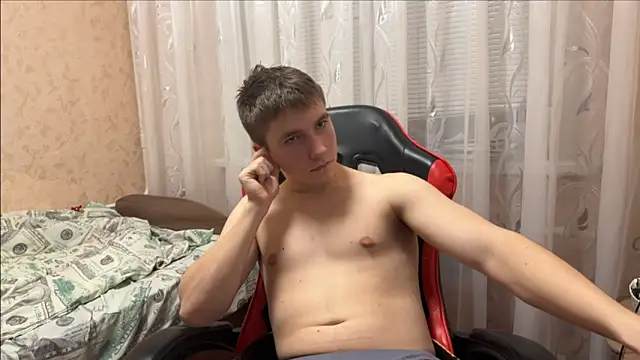 Snapshot of golden_flash chatting on 12.01.25 golden flash online show from 12.01.25